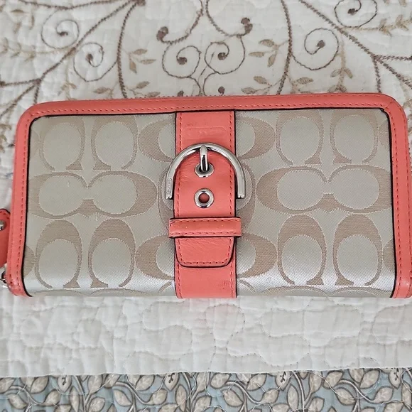 ๐คHP๐คCoach Soho Vintage Zip Around Wallet - Picture 1 of 14